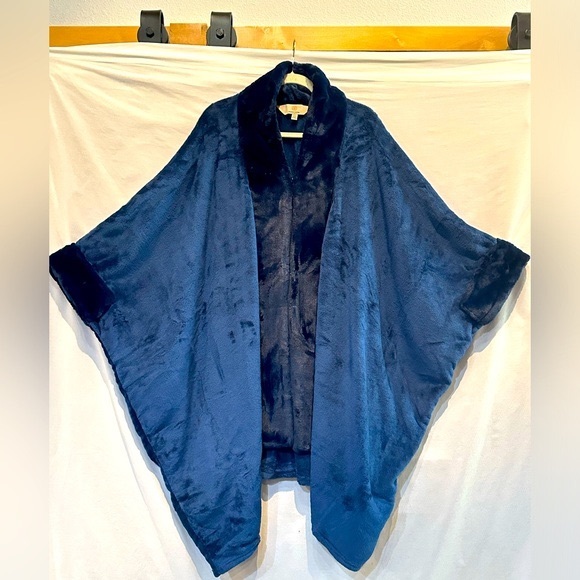 NEW Grand Suites Luxurious Plush Faux Fur wrap - One Size - Picture 3 of 9